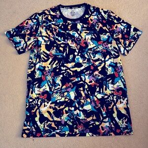 Men’s multicolor pattern Raver t-shirt.